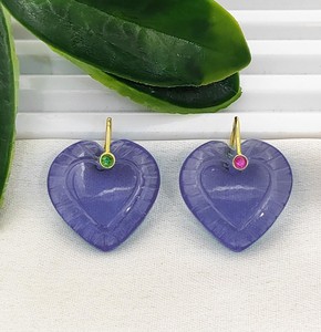 Colgante de Corazón Tallado a Mano de 20mm con Iolita y Cuarzo - Amuleto de Corazón Bañado en Oro al por Mayor - Product Image 1