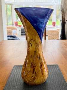 Elegante tazón grande hecho a mano con madera y resina, elaborado con madera de primera calidad y acabado de resina brillante, perfecto para servir. - Product Image 3