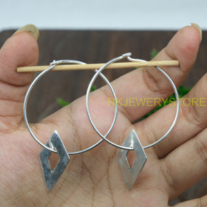 Pendientes de Aro Triangulares Geométricos de Plata de Ley 925, Pendientes de Aro de Plata Hechos a Mano, Amuleto Triangular, Joyería de Estilo Bohemio, Regalo para Mujer - Product Image 4