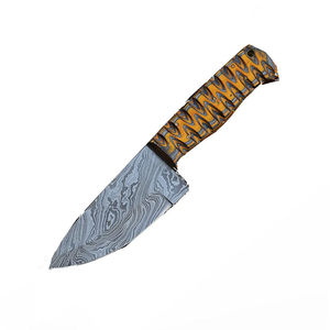 Cuchillo de punta caída hecho a mano de acero de Damasco con mango con patrón amarillo para caza. Cuchillos de acero de Damasco. - Product Image 1
