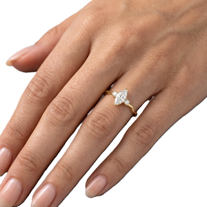 Bague minimaliste à trois pierres en or massif 9K 10K avec diamants de laboratoire marquise et ronds, clarté DEF VS VVS, motif vague, vente en gros - Product Image 6