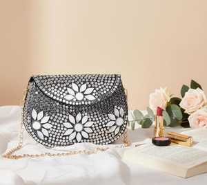Sac à main perlé fait main avec motif floral artistique, sac à bandoulière de luxe pour femme, idéal pour les fêtes, les mariages, les voyages et la mode quotidienne - Product Image 2