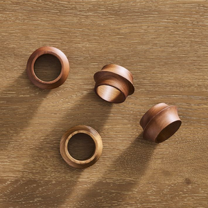 Anneaux de serviette en bois |   Décoration de table ronde artisanale pour dîners et mariages - Product Image 5