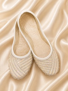 Chaussures plates en cuir véritable pour femmes, avec strass, bout rond, à enfiler, pour mariage, fête ou tenue de mariée - Product Image 4