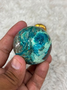 Esfera de crisocola shattuckita con tonos minerales azul verdoso vivos, patrones de matriz intrincados, pulida, redondeada y distintiva - Product Image 5
