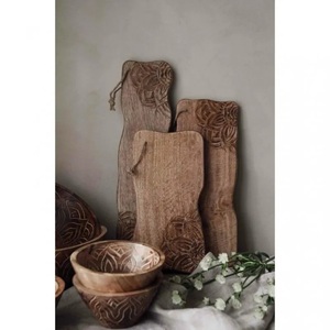 Planche à découper en bois d'acacia moderne, profilé incurvé, gravure manuelle de mandala aux coins, durable, sans danger pour les aliments. - Product Image 2