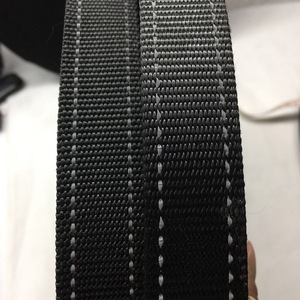 สายรัดสัตว์เลี้ยงแบบสะท้อนแสง หนาพิเศษ ขนาด 20-25 มม. ผลิตจากโพลีเอสเตอร์ไนลอน พร้อมโลโก้  แบบเรืองแสง สำหรับสายจูงสัตว์เลี้ยง - Product Image 4