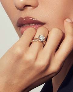 Anillo de Eternidad Apilable de Oro de 14k con Diamantes de Laboratorio Corte Baguette Engastados en Canal, 10 Diamantes, 2.00 Ctw, Anillo de Compromiso y Boda - Product Image 2