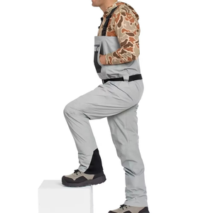Salopette de chasse imperméable et respirante pour hommes avec sangles à crochets G, poches en polaire et bottes isolées, salopette de chasse softshell personnalisée - Product Image 4