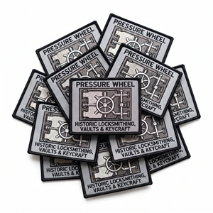 Parches Bordados Personalizados al por Mayor para Cerrajeros, Insignias Tubulares con Corte de Escudo, Fabricante de Insignias Keycraft a Granel - Product Image 3