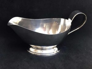 Salsera Moderna Esculpida para una Colección de Cocina Elegante - Product Image 4