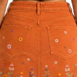 Conjunto de Top Corto y Falda Bordados en Color Naranja Quemado para Mujer, Diseño Floral de Verano, Dos Piezas, Logotipo Personalizado, Ropa al Por Mayor - Product Image 6