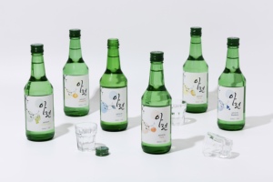 [ARYEON] Soju coréen aromatisé premium et spiritueux filtré au charbon de bambou 100% naturel, bouteille verte - Product Image 2