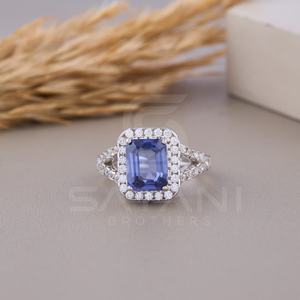 Elegante Anillo de Compromiso con Halo de Moissanita Azul Corte Esmeralda, Elaborado en Plata de Ley Chapada en Oro, Anillo de Boda Perfecto para Mujer - Product Image 4