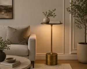 Mesa de Centro Moderna Hecha a Mano de Latón con Tapa de Metal, Muebles Minimalistas Contemporáneos para Sala de Estar - Product Image 1