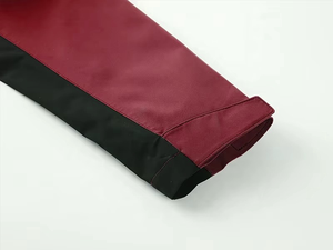 Veste à capuche bordeaux pour homme avec fermeture éclair quart de tour et bordure noire, coupe-vent décontractée - Product Image 4