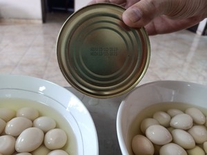 ไข่นกกระทากระป๋องที่เก็บรักษาไว้ปอกเปลือกในน้ำเกลือส่วนผสมอาหารสำหรับร้านอาหาร - Product Image 3