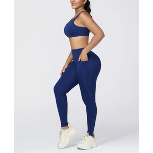 Ensemble de yoga 2 pièces pour femme : Leggings taille haute froncés à dos en V et soutien-gorge de sport à maintien élevé avec bretelles réglables et poches - Product Image 1
