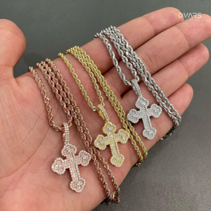 จี้รูปกางเขนประดับเพชรโมอิสซาไนต์ VVS สำหรับผู้ชาย เงินแท้ 925 ชุบทอง ดีไซน์หรูหรา เหมาะสำหรับงานปาร์ตี้ - Product Image 1