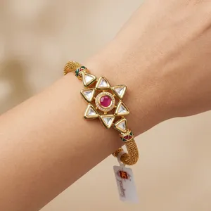 Diseño de flor con dijes de diamantes de latón Kundan Meenakari, brazalete étnico indio hecho a mano para fiestas nupciales, venta al por mayor para mujer - Product Image 3