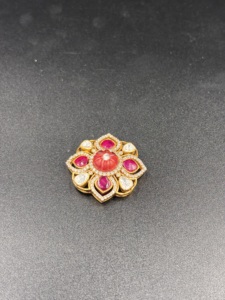 Collar de Plata Chapado en Oro con Colgante Floral y Detalles en Dobleto Rojo, Estilo Clásico para Mujer, Ideal para Bodas y Compromisos - Product Image 5