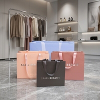 Sac en papier artisanal de luxe imprimé sur mesure avec carton blanc pour l'emballage de vêtements de mode, de montres et de lunettes