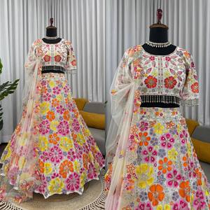 Lehenga Choli de Material Faux Georgette para Bodas Modernas Indias con Bordado de Hilo y Lentejuelas y Dupatta de Red Suave con Diseño de Mariposa - Product Image 1