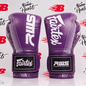 Gants de boxe professionnels en cuir véritable gris et blanc, best-sellers, haute performance, Fairtex. - Product Image 5