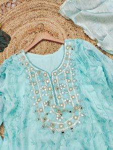 Ensemble de luxe bleu poudré : Kurti court à imprimé floral et œillets, richement orné de broderies miroir, pantalon palazzo large et dupatta - Product Image 5