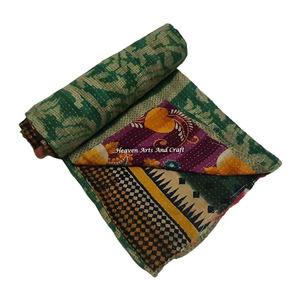 Couvre-lit Kantha réversible bio fait main, taille simple, imprimé floral en coton indien, pour salon - Product Image 1
