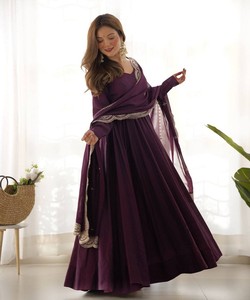 Traje Salwar Romano Elegante con Bordado y Lentejuelas, Algodón, Festivo, para Bodas, Disponible, Precio al por Mayor, Prenda Étnica - Product Image 5