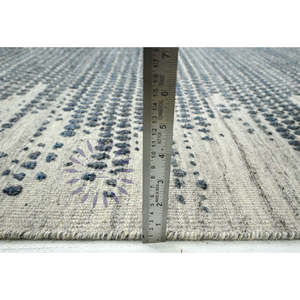 Élégance allemande Tapis kilim en nid d'abeille argenté de 50 pouces noué à la main pour le salon ou la chambre à coucher - Product Image 2