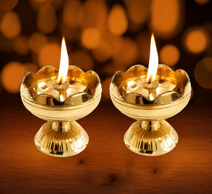Juego de 2 Lámparas de Aceite de Latón para Sala de Puja, Lámparas de Oración Tradicionales de Latón, Decorativas para el Hogar, Templo, Pooja, Aarti, Festivales - Product Image 2