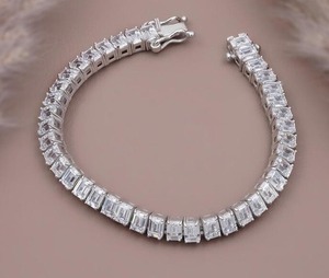 Pulsera de tenis de moissanita de lujo con corte esmeralda, estilo hip hop, con incrustaciones de diamantes VVS, brillo de oro blanco - Product Image 1