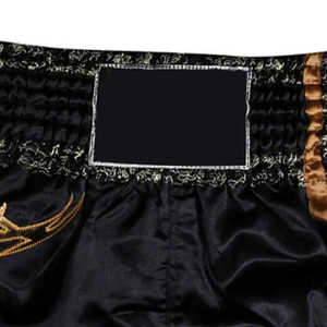 Shorts de sport professionnels en satin noir et or, respirants, légers, athlétiques, à séchage rapide, pour la performance, shorts de Muay Thai - Product Image 2