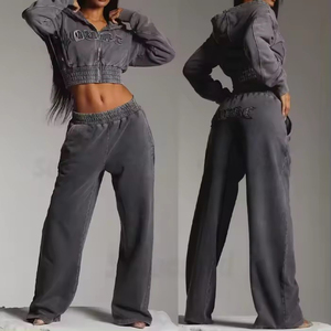 Ensemble de survêtement personnalisé pour femme Jimieson Apparel, streetwear, séchage rapide, polyester/coton, coupe ample, sweat-shirt court et pantalon de survêtement - Product Image 3