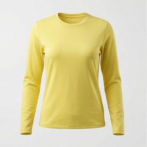 T-shirt personnalisé pour femme, manches longues, col rond, en coton biologique de luxe, pré-rétréci, certifié GOTS, coupe classique, doux et confortable - Product Image 1