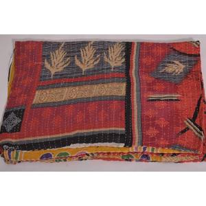 ผ้าห่มควิลท์แฮนด์เมดลายดอกไม้สไตล์วินเทจจากลาวีนาส ผ้าฝ้ายอินเดียสไตล์โบโฮ ใช้ได้ทั้งสองด้าน เป็นมิตรกับสิ่งแวดล้อม เหมาะสำหรับทุกฤดู - Product Image 1