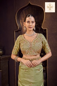 Sari de Seda Kanjivaram Verde Oliva RASV para Mujer, Bordado Intenso, Tradicional para Bodas, de Secado Rápido y Sin Arrugas - Product Image 5