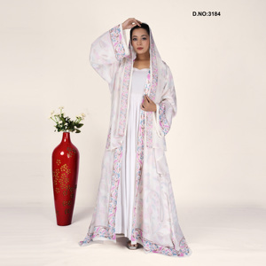 Chal de chifón satinado Armani de diseño único, suave y fluido, para ocasiones casuales, formales y festivas, disponible a un precio competitivo. - Product Image 1