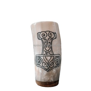 Copa de cóctel de cuerno para beber de ágata hecha a mano de diseño único superventas con grabado intrincado de NEXT in INDIA Artisans - Product Image 1