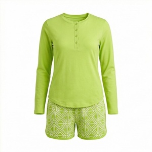 Conjunto Deportivo de Punto de 2 Piezas para Mujer, Top de Manga Larga con Botones y Pantalones Cortos Geométricos Verdes, Estilo Casual para Primavera/Verano - Product Image 1
