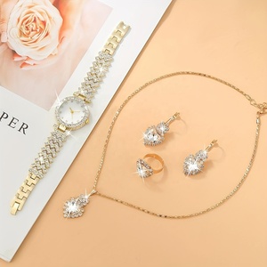 Montre à quartz élégante pour femme avec strass, cadran rond analogique et bracelet, ensemble de 4 bijoux NW1415 - Product Image 3