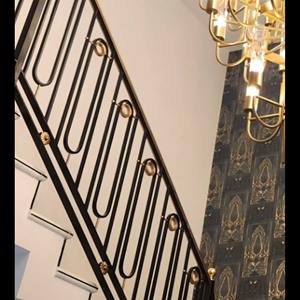 Rampe de balcon en fer forgé courbé sur mesure, balustrade décorative en fer, revêtement poudré, taille personnalisée, design classique en laiton - Product Image 1