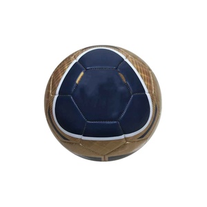 Ballon de football en caoutchouc à logo classique, design robuste, cousu à la machine, très demandé - Product Image 3