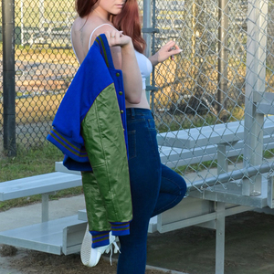 Chaqueta Corta Estilo Universitaria para Mujer, Color Azul Rey y Verde, Estilo Bomber, Mangas de Cuero Sintético, Ropa Exterior Informal, Moda Femenina - Product Image 4