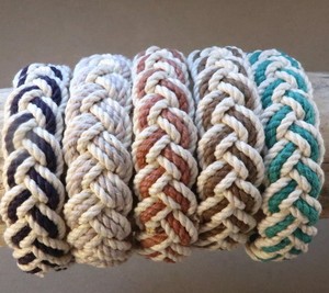 Pulsera de Cuerda de Algodón a Rayas de Alta Calidad, Elegante y Hermosa - Product Image 1