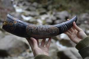 Barco Vikingo Tallado a Mano con Detalles de Madera Quemada - Product Image 2