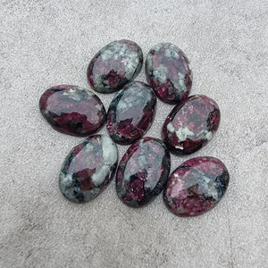 Gema suelta de eudialita natural AAA+ con corte brillante calibrado en rojo grisáceo, certificada por terceros para la fabricación de joyas - Product Image 4