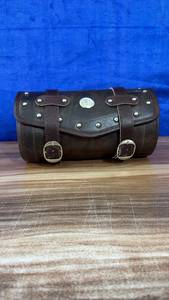 Bolsa de Manillar para Motocicleta de Cuero Genuino Vintage, con Remaches y Correa, para Viaje, RABADA BB31, Hecha a Mano, 20-35L - Product Image 2